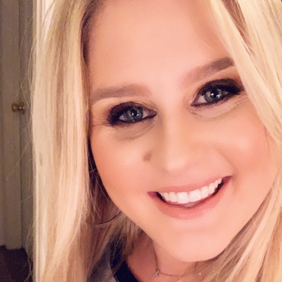 Profile Picture of Coralee Mclaughlin (@coralee_m) on Poshmark