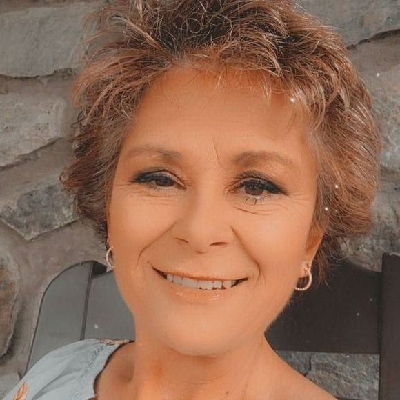 Profile Picture of Colleen Arnold (@mcward1971) on Poshmark
