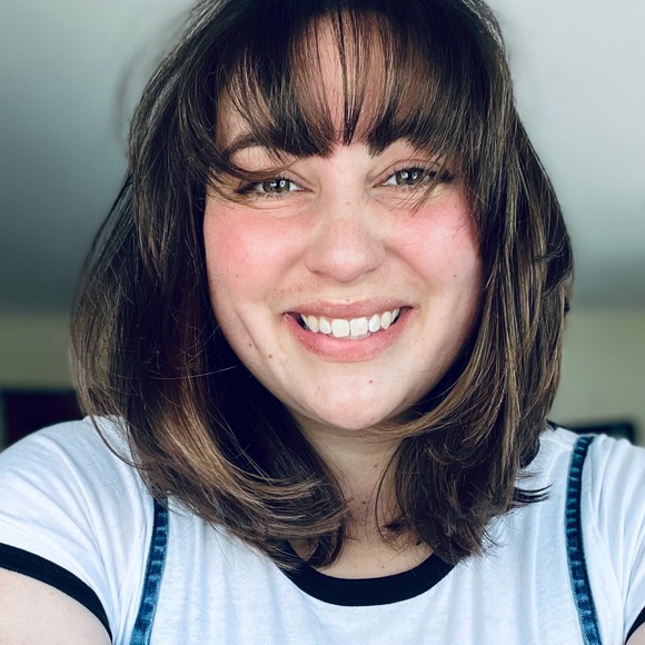 Profile Picture of Hannah Pizzella (@pandahan) on Poshmark