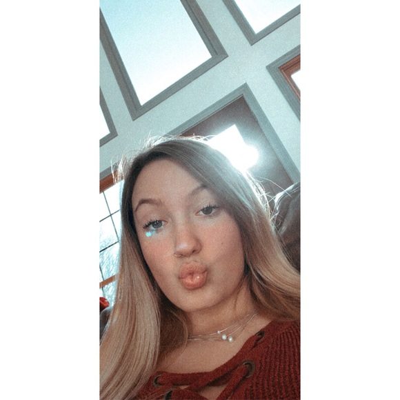 Profile Picture of Abby Neibert (@aneibert22) on Poshmark