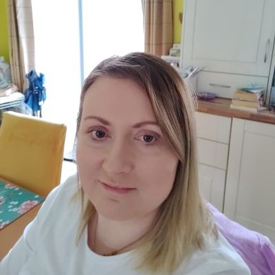 Profile Picture of Suzanne Hyland (@hyland_suzanne) on Twitter