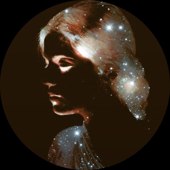 Profile Picture of Jennifer Hinds (@jenniferanne809) on Poshmark