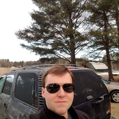 Profile Picture of Chris Hallowell (@FUNNYFRENCHMEN) on Twitter