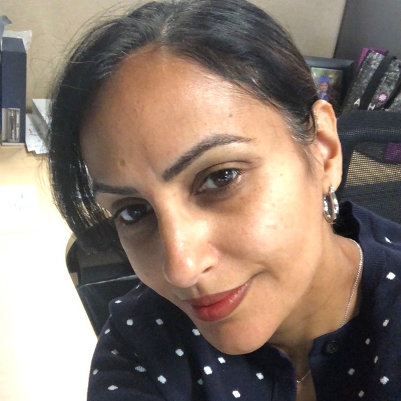 Profile Picture of Ruchi Kubinec (@ruchikubinec) on Poshmark