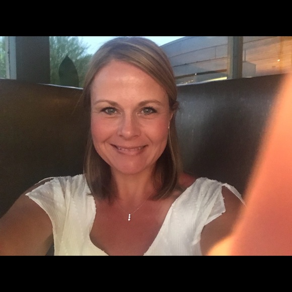 Profile Picture of Pamela Kulniszewski (@cakes114) on Poshmark