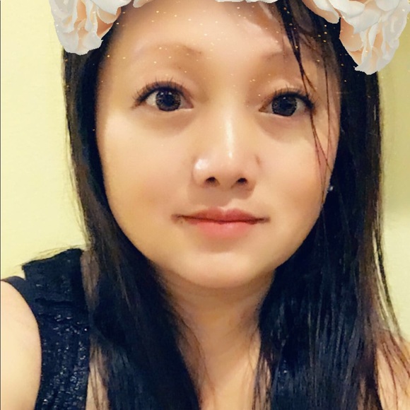 Profile Picture of Panhia Vue (@vpriehia) on Poshmark