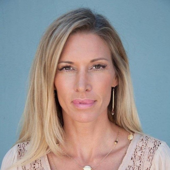 Profile Picture of Jackie Shapiro (@jackie_jewels) on Poshmark