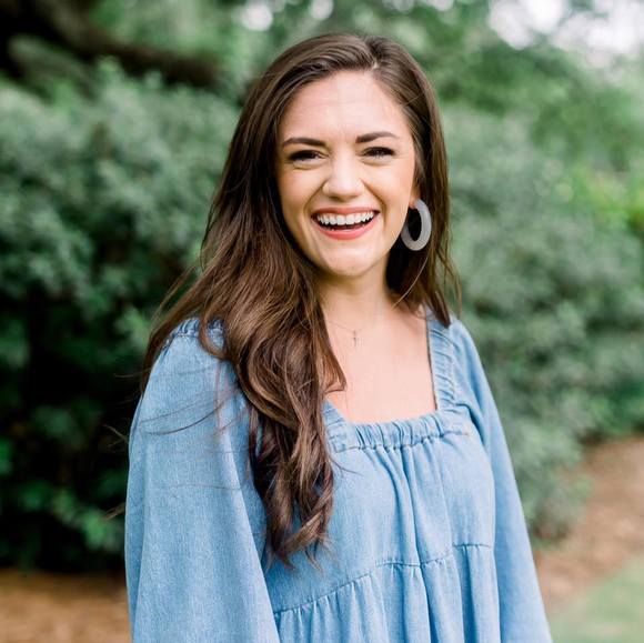 Profile Picture of Julianne Patterson (@juliannepatt) on Poshmark