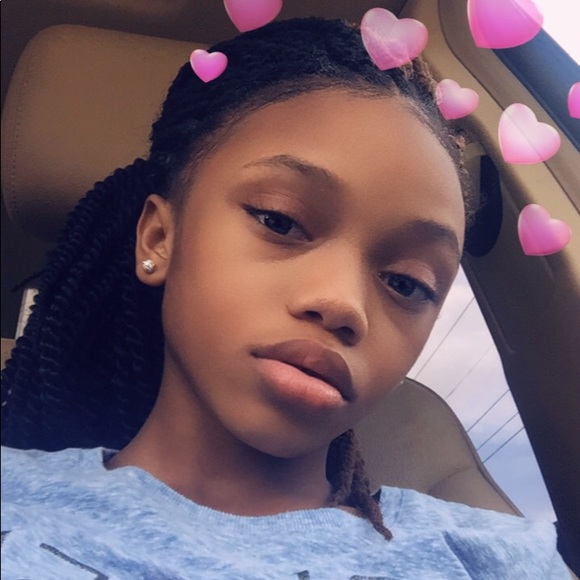 Profile Picture of Maylonnie Downey (@maylonniedowney) on Poshmark