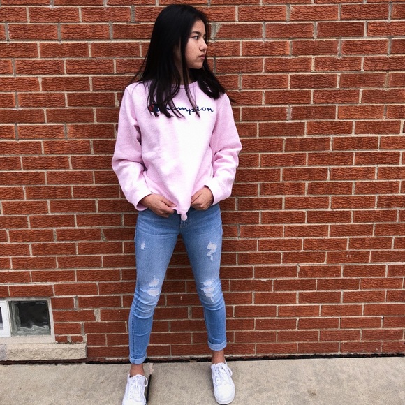 Profile Picture of Angela Flores (@angelafloress) on Poshmark