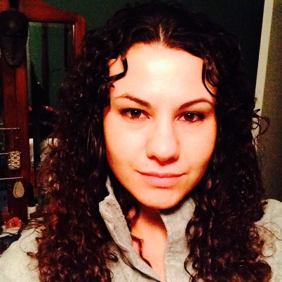 Profile Picture of Greta Savoian (@gretadpt) on Poshmark