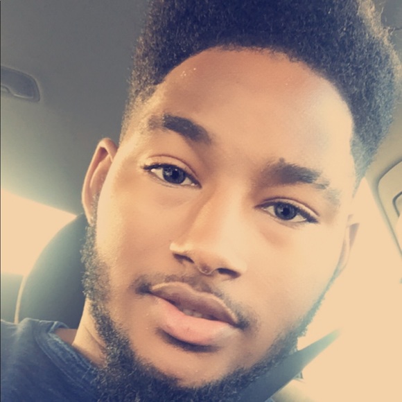 Profile Picture of Larry Marable (@larrymrl4) on Poshmark