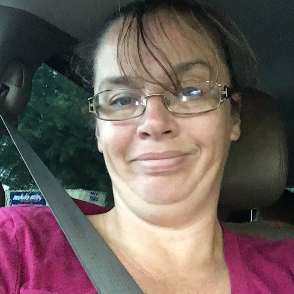 Profile Picture of Danielle Tighe (@dmt0828) on Poshmark