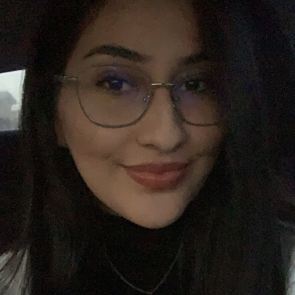 Profile Picture of Gisel Flores (@floresgisel07) on Poshmark