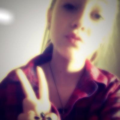 Leah Cisneros - Twitter Profile Picture of Leah Cisneros (@wonderland0822) on Twitter