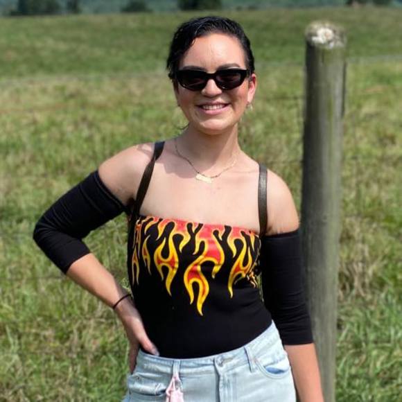 Profile Picture of Genesis Tinoco (@genesis_tinoco) on Poshmark