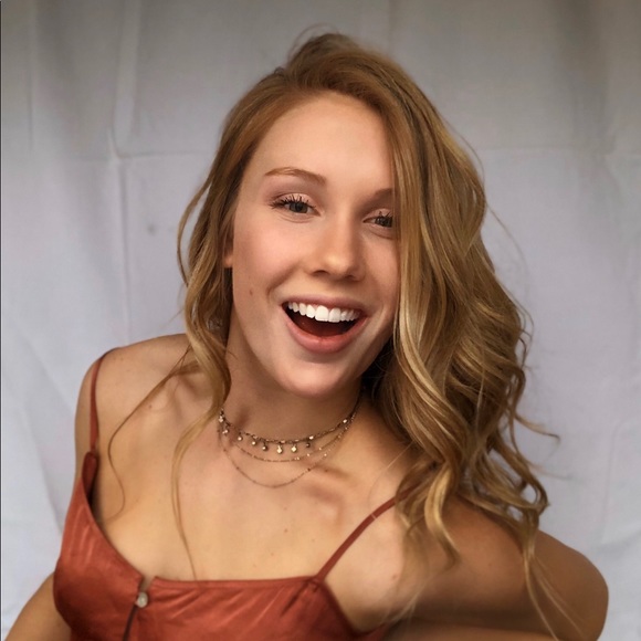 Profile Picture of Jordyn Leerentveld (@jleerentveld) on Poshmark