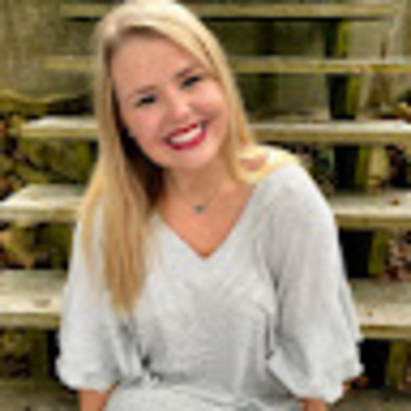 Profile Picture of Keely Luetje (@keelyluetje) on Poshmark