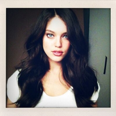 Profile Picture of Mary Janet (@DaCoolKidsTable) on Twitter