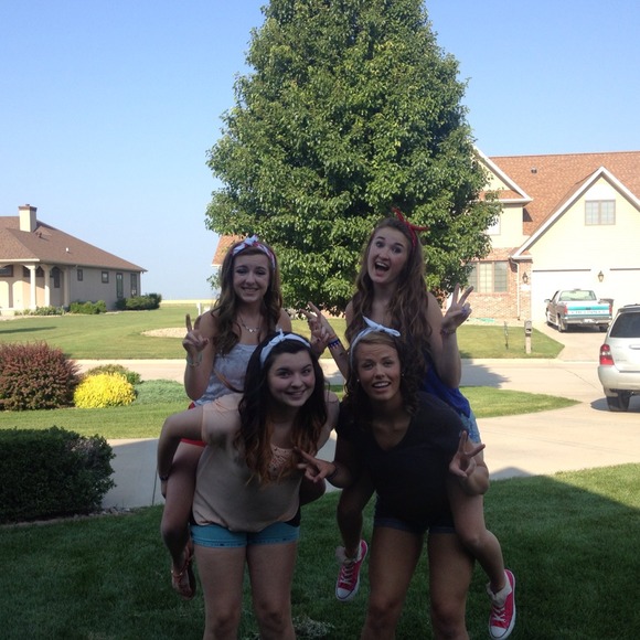 Profile Picture of Megan Beirow (@mlbeirow) on Poshmark