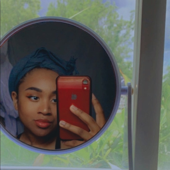 Profile Picture of Samiyyah Hasan (@miyyahhs) on Poshmark