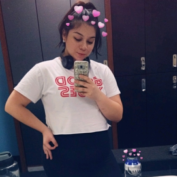 Profile Picture of Iris Lopez (@valeria_3991) on Poshmark