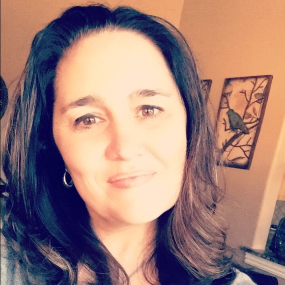 Profile Picture of Michelle Glover (@themglove18) on Poshmark
