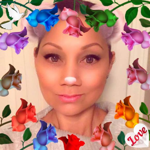 Profile Picture of Gloria Clayback (@gcclayback) on Poshmark