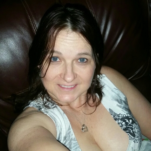 Profile Picture of Wanda Garrett (@19freak67) on Poshmark