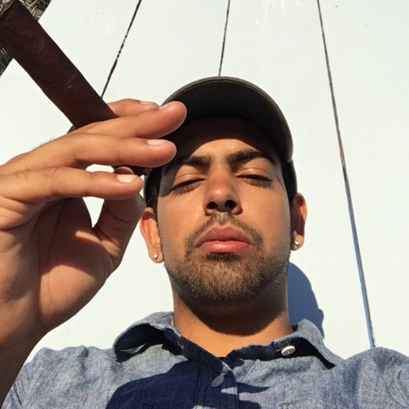 Profile Picture of Nikesh Patel (@cashmoney1902) on Poshmark