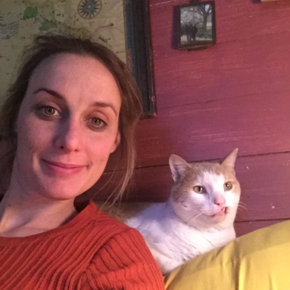 Profile Picture of Emilie d Dewulf (@eiedewulf) on Poshmark