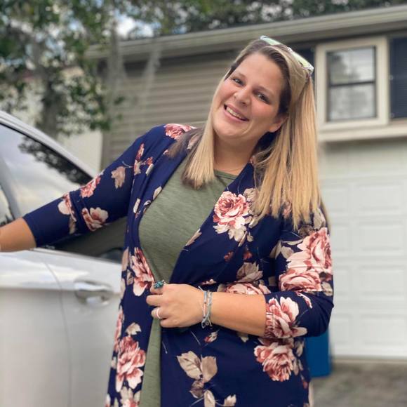 Profile Picture of Danielle Rivette (@dannilovesu10) on Poshmark