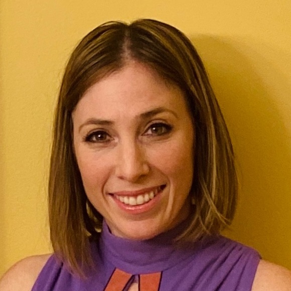 Profile Picture of Michelle Jarczewski (@rabinovitz79) on Poshmark