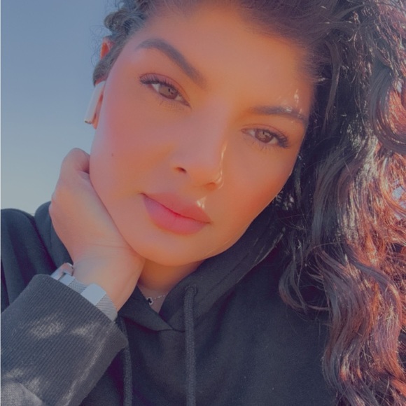 Profile Picture of Sophia Chaudary (@sejazc) on Poshmark