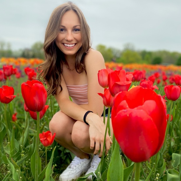 Profile Picture of Emma Mollitor (@mollit18) on Poshmark