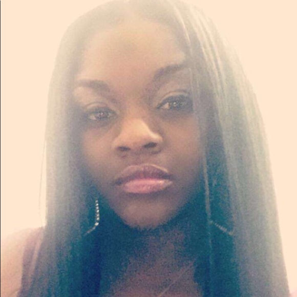 Profile Picture of Queron Henry (@qhenry1) on Poshmark