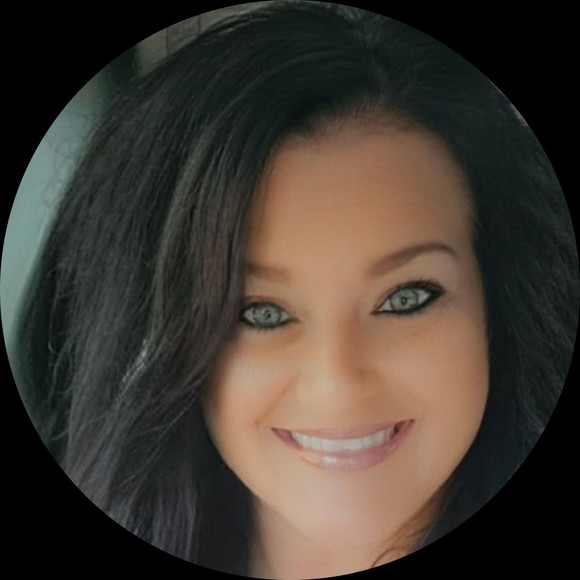 Profile Picture of Gloria Bragg (@globug29812) on Poshmark