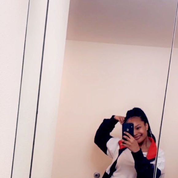 Profile Picture of Kendall Furlough (@its_kendalie) on Poshmark