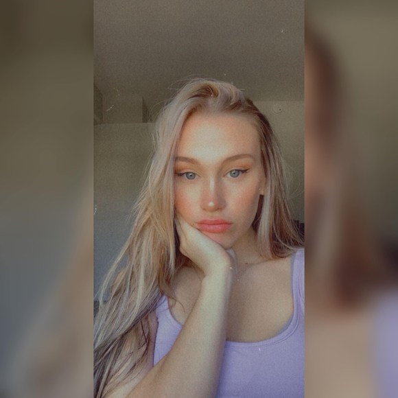 Profile Picture of Kassandra Anderson (@kassandralynnr) on Poshmark