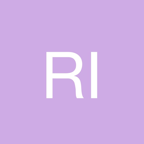 Profile Picture of Roberta Intrater (@robertaintater) on Poshmark