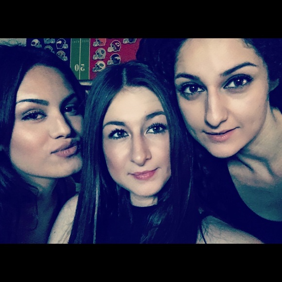 Profile Picture of Ivy Garcia (@ivy45_) on Poshmark