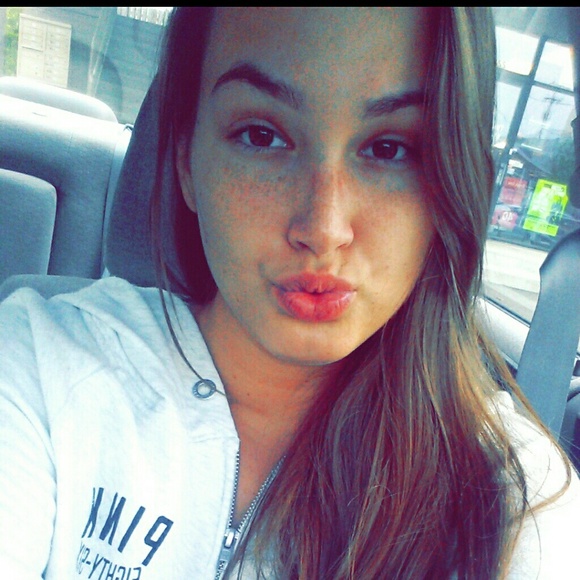 Profile Picture of Clarissa Rader (@lilriss19) on Poshmark