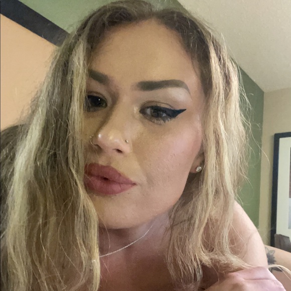 Profile Picture of Kaley Frank (@porshapeach) on Poshmark