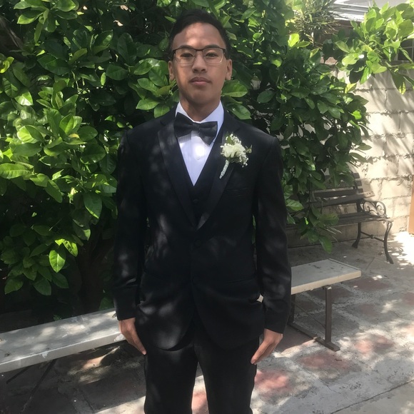 Profile Picture of Joshua Samson (@jsamson01) on Poshmark