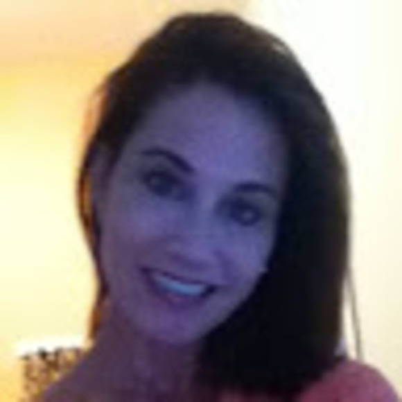Profile Picture of Erinne Lansing (@eris117621) on Poshmark