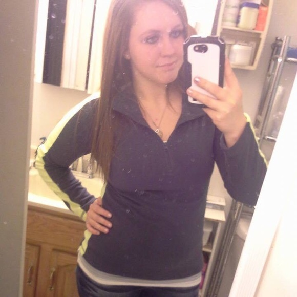 Profile Picture of Athenia Fletcher (@atheniaf) on Poshmark