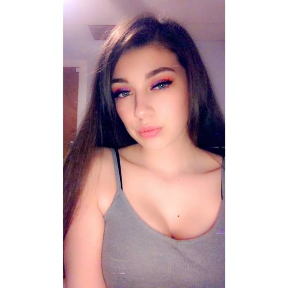 Profile Picture of Brianna Carson (@briannacarson58) on Poshmark