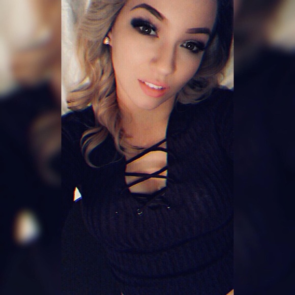 Profile Picture of Sabrina Cadrain (@sabrinacadrain) on Poshmark