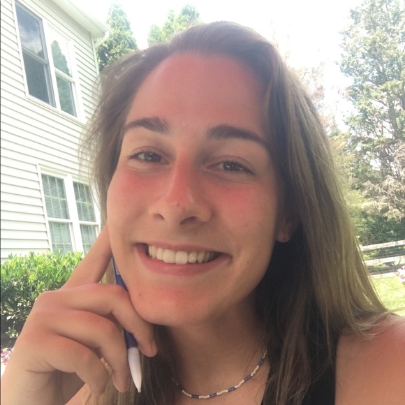 Profile Picture of Chloe Insalaco (@chloeinsalaco) on Poshmark