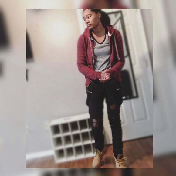 Profile Picture of Trinity Weekes (@trinimini14) on Poshmark